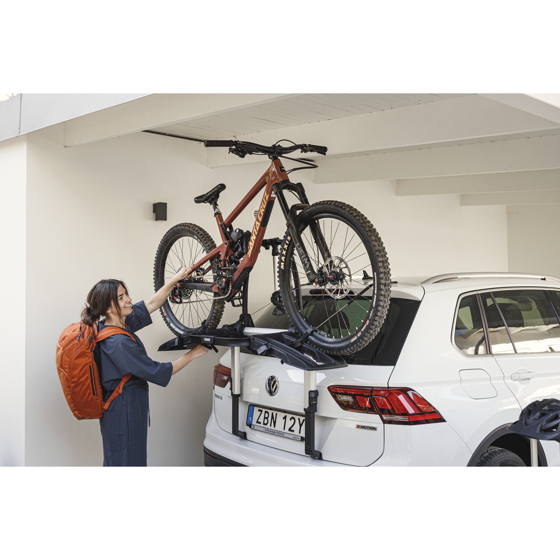 thule outway platform 2 boot bike rack for 2 bikes 8 975047.jpg
